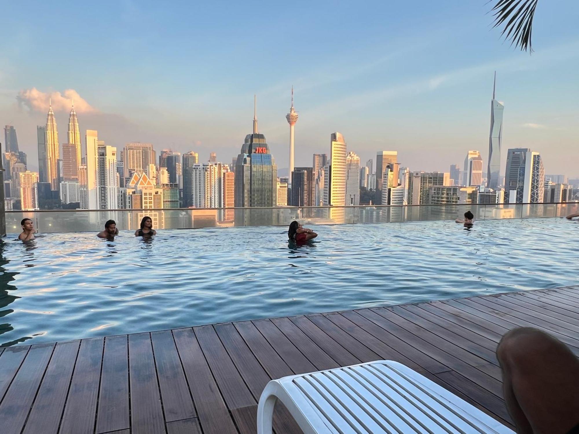 Regalia Suites & Residence By Enjoy Your Stay 吉隆坡 外观 照片