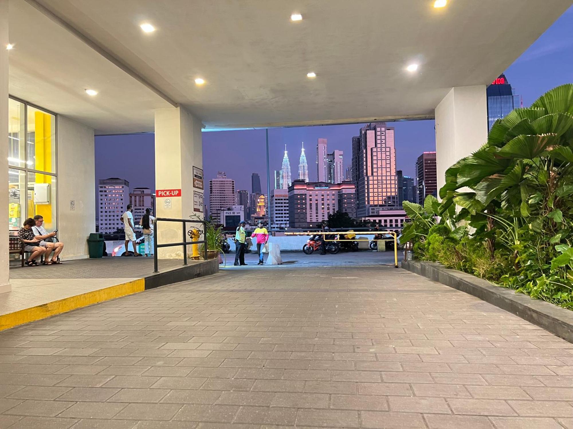Regalia Suites & Residence By Enjoy Your Stay 吉隆坡 外观 照片